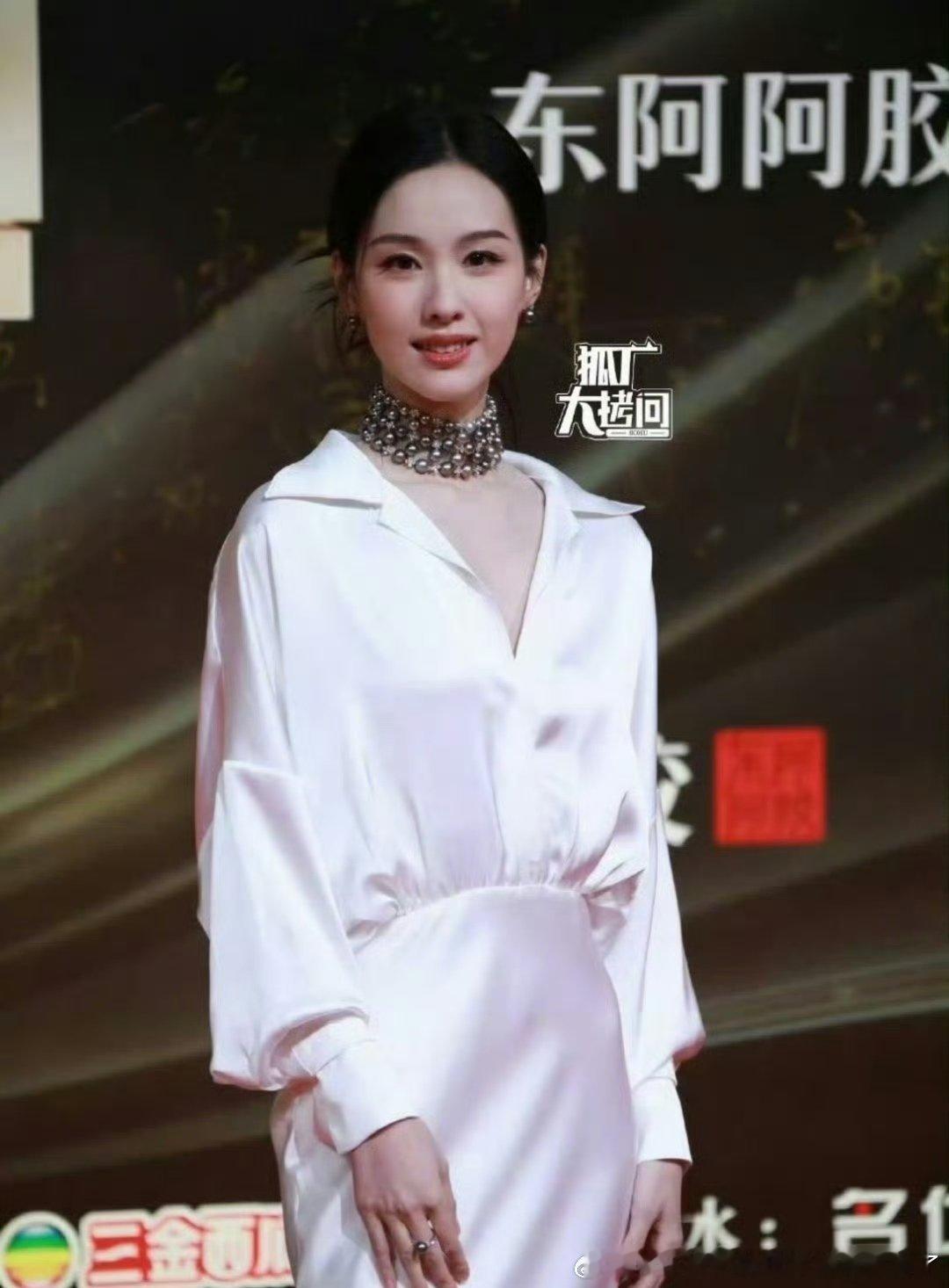 老了演技也一般，原声声线也太“理科”，上限差不多这样了 