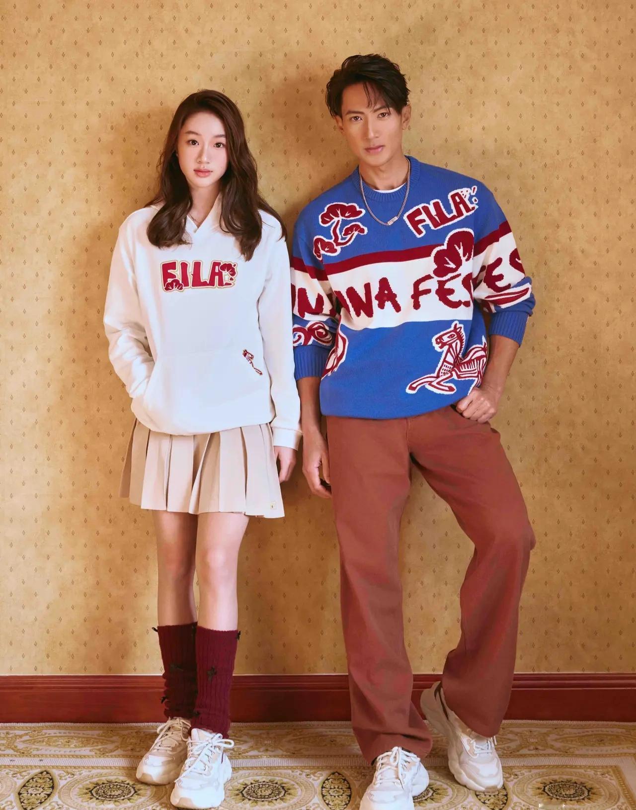 这对父女颜值简直爆满。女儿漂亮，父亲年轻帅气。吴尊是怎么做到和女儿的合影像兄妹的