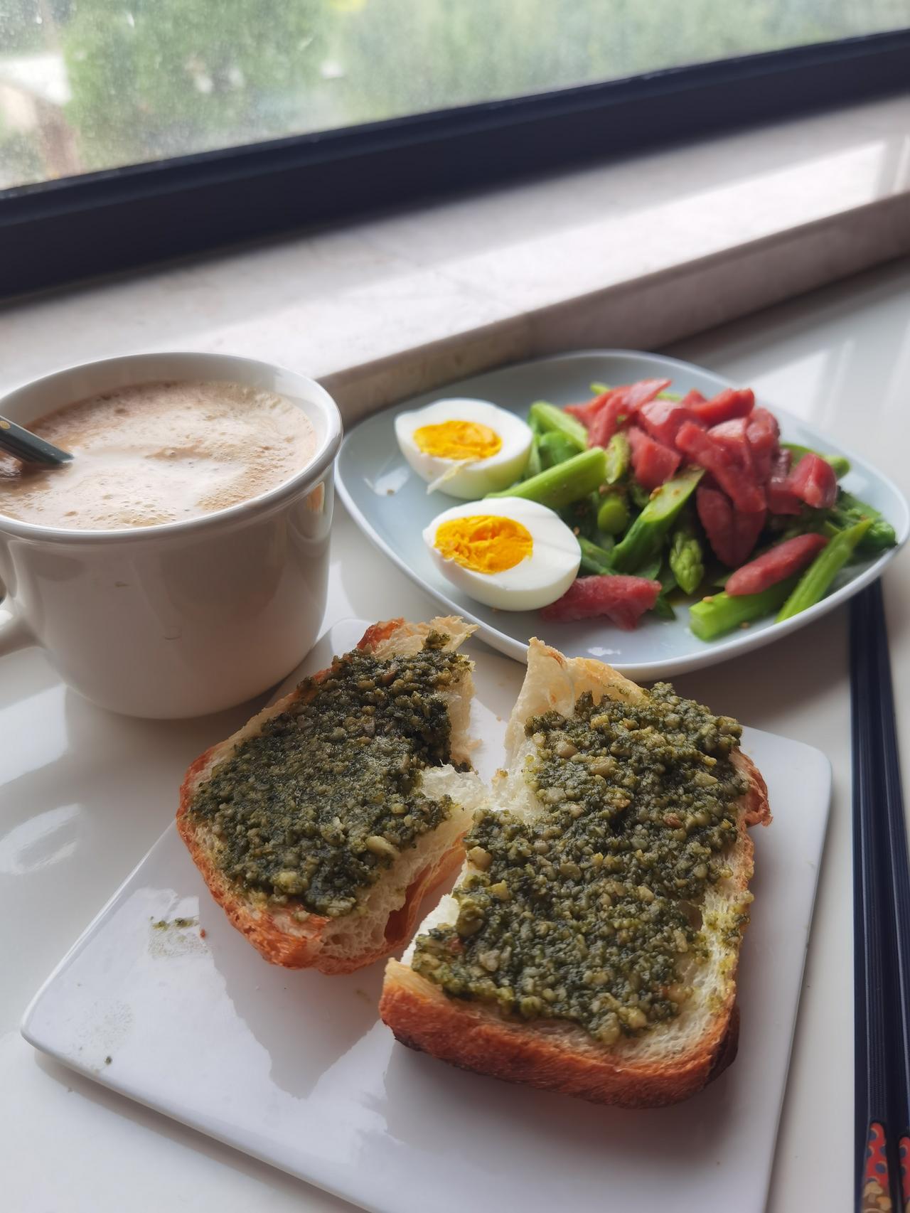 早餐打卡 Day4

【今日菜单】
芦笋+肉肠、鸡蛋、牛奶咖啡、吐司+罗勒酱
