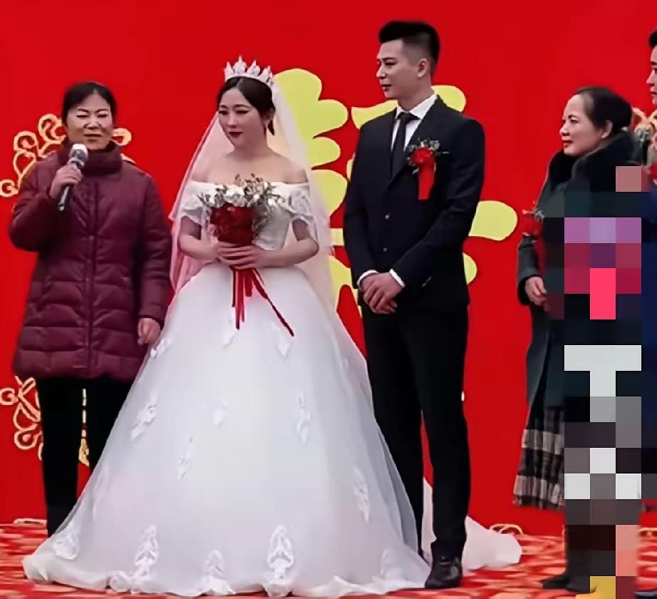 这位妈妈的婚礼发言，才是最高级的“撑腰”！
 
女儿大婚只收9999块彩礼，她直