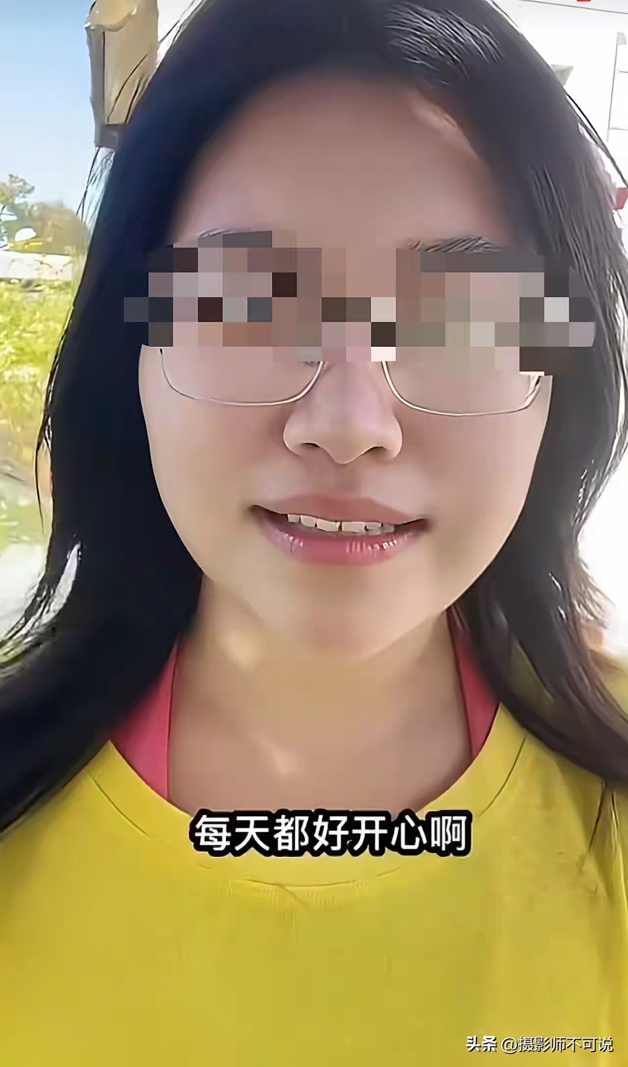 在新疆让棉苞脱离树枝，也不用勾心斗角啊！她可能以前不知道，还多花了机票钱，可怜啊