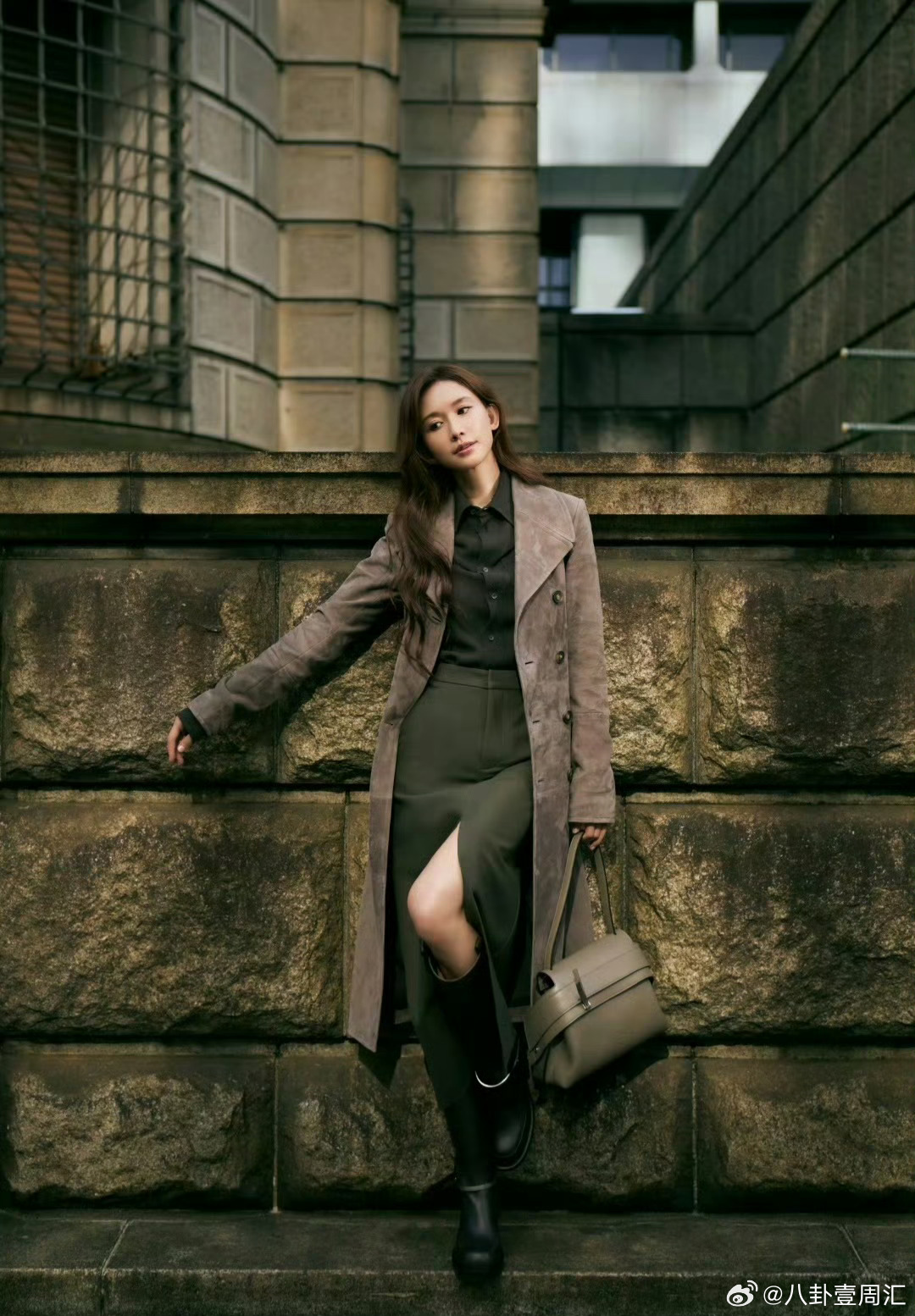 林志玲的育儿观太清醒了！她拒绝“完美妈妈”人设，坦言带娃会狼狈，但内心甜蜜。同时