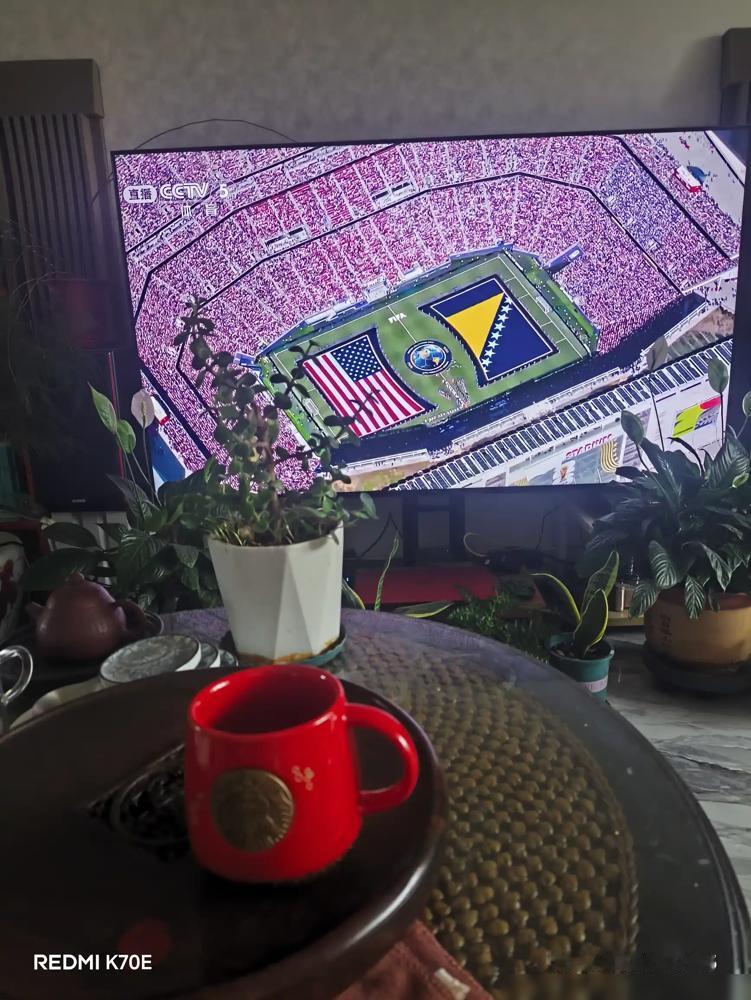 美国队赢了，2：0。
但他们的前锋，巴洛贡，却输得一塌糊涂。

世界杯1/16决