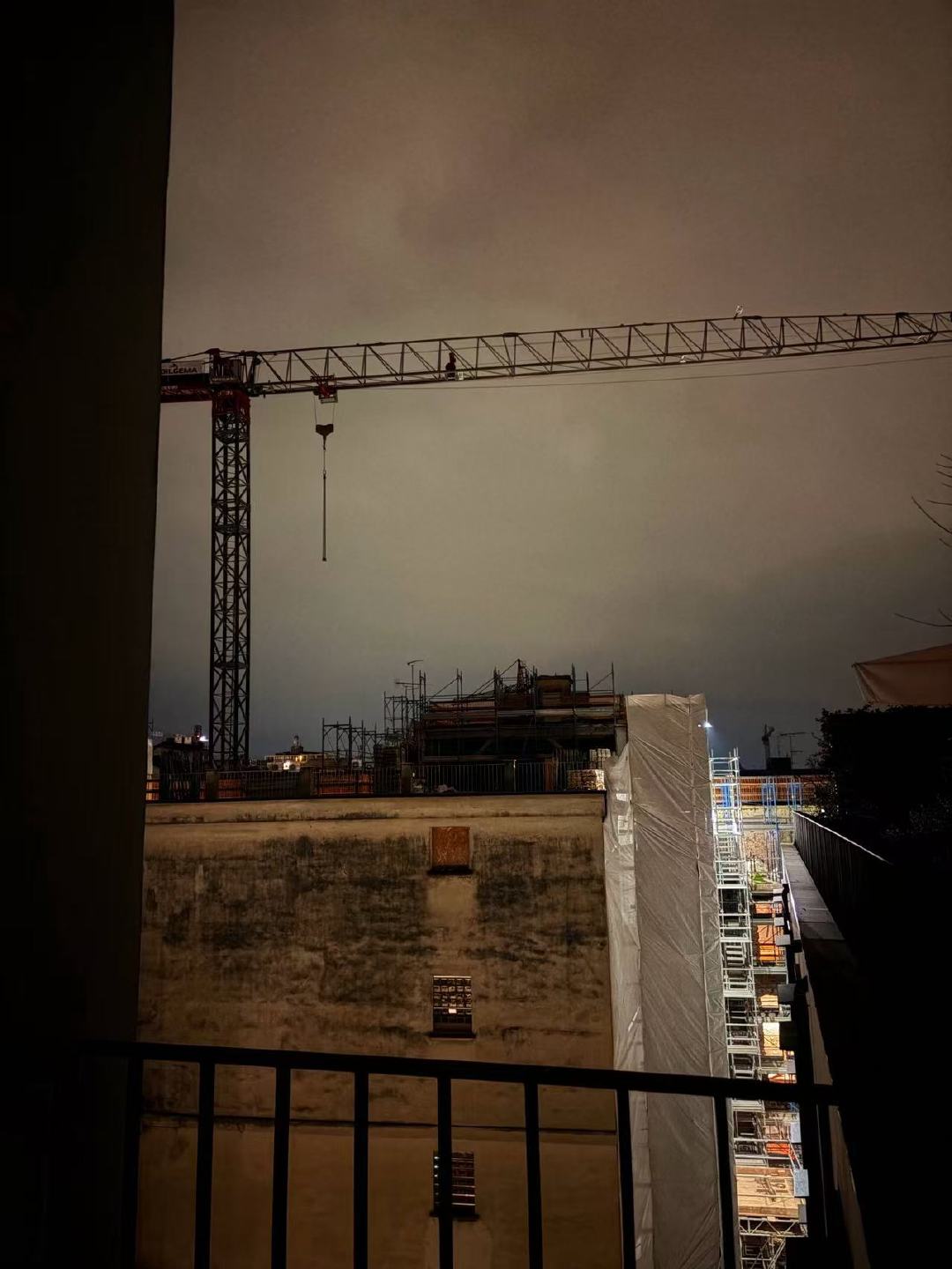 苏新皓晒米兰的天空苏新皓用漫游发博 hhh用漫游发博的苏新皓，还晒了米兰的天空 