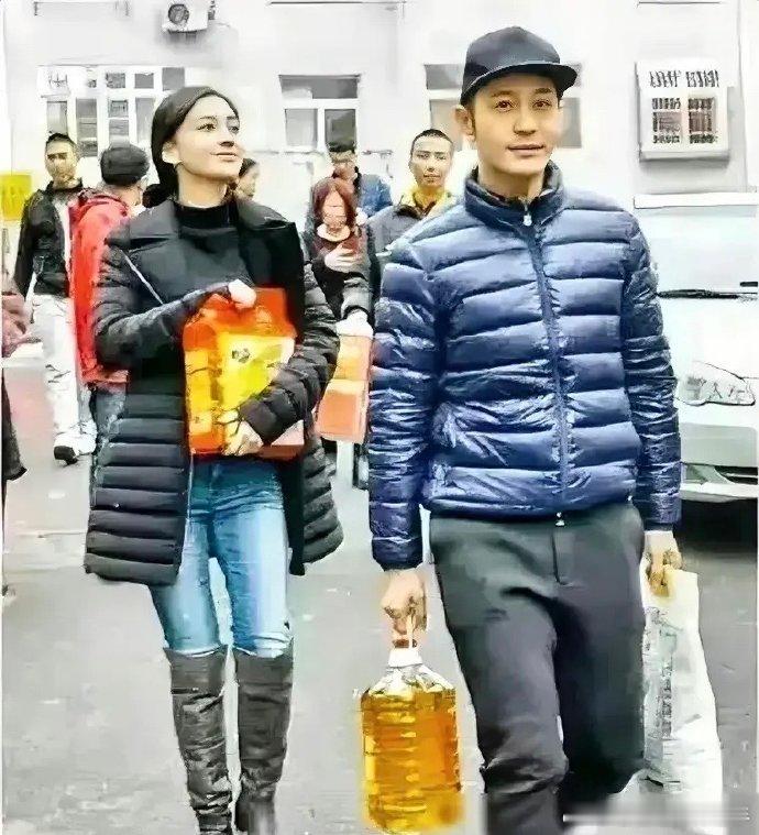 曾经，黄晓明带着杨颖回青岛过春节，满脸都是爱情，羡慕的神仙眷侣 ​​​