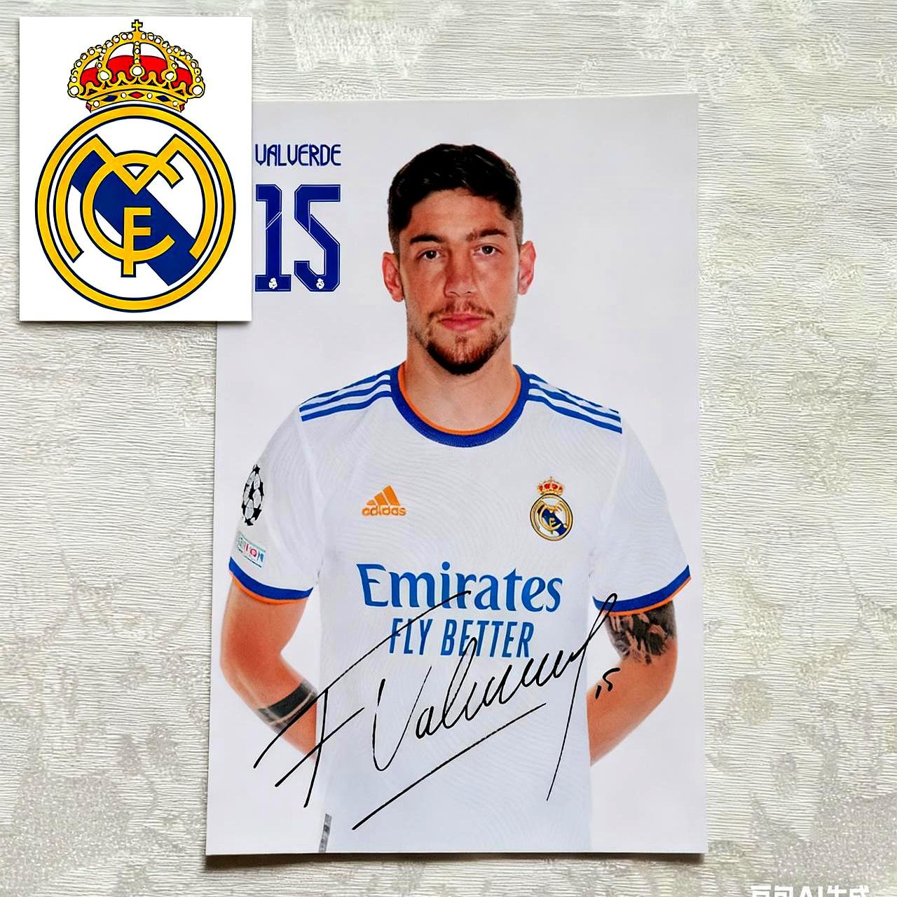 今晨欧冠上半时，短短六分钟内。
 

大家的目光都追着进球的人，我的视线却总落在