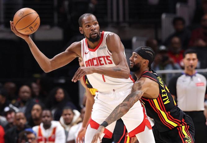 对喷没输过，杜兰特被克雷伊奇打到面部，随后杜小帅开启了一系列问候语。

今天凭借