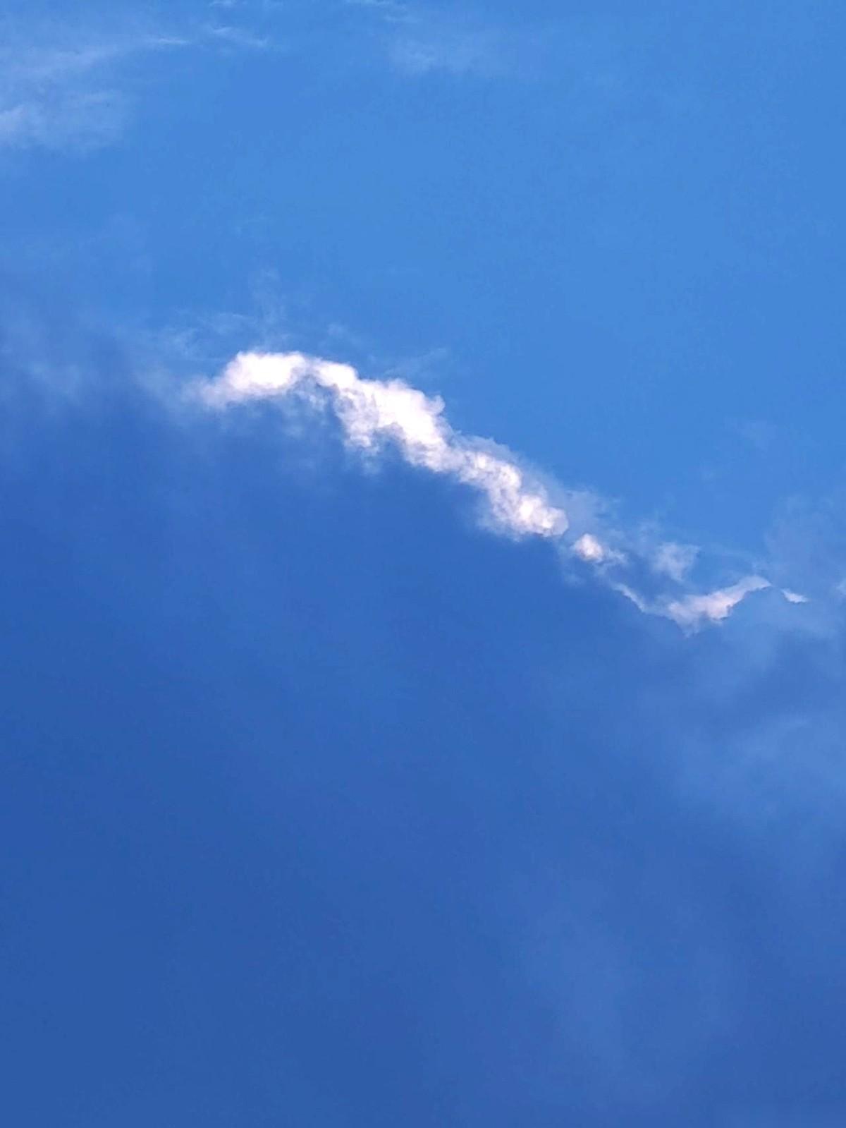 网上有个极度毒辣的“生命力测试”，仅仅列了五项指标。
对照完这五条，你会发现身边