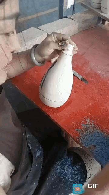 原来汾酒瓶子上的字和花纹都是手写的？ 