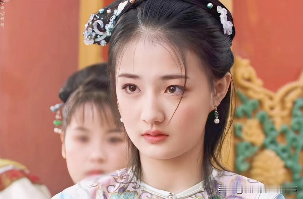 玉娆和纯元都像白月光，可玉娆能全身而退嫁得良人，纯元却只能沦为皇权牺牲品，从来不