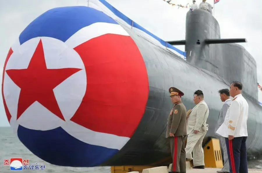 速报｜🇰🇵宣布第一艘战术核潜艇建造完毕，名为“金君玉英雄”号。从艇型看，具备