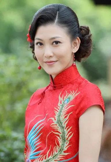 李彩桦，是一位备受赞誉的华语演员，她的出色表现和丰富经历，使得她在娱乐圈中享有盛