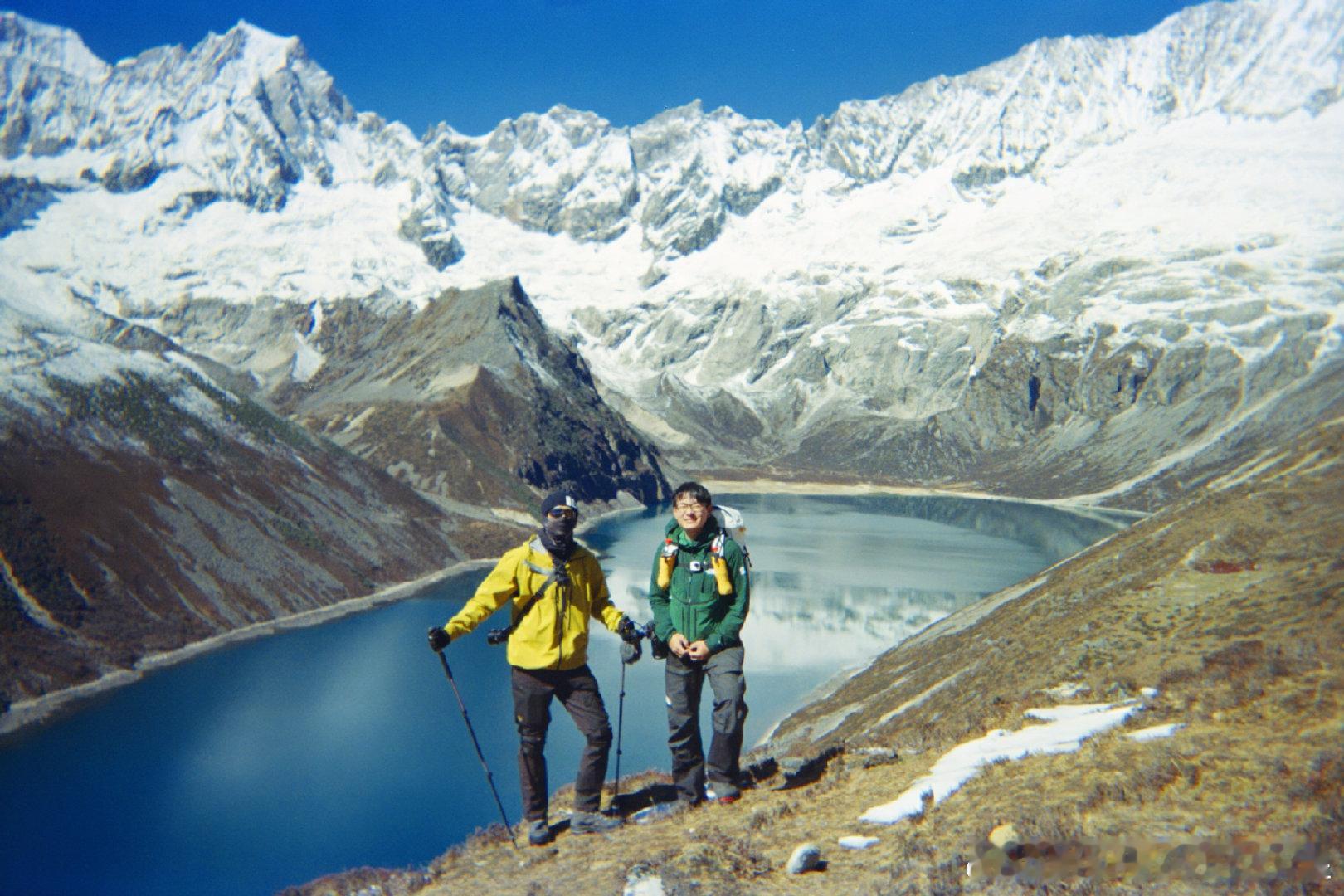 李现晒和Links的胶片合照李现西藏的胶片记忆 李现晒和Links的胶片合照，西