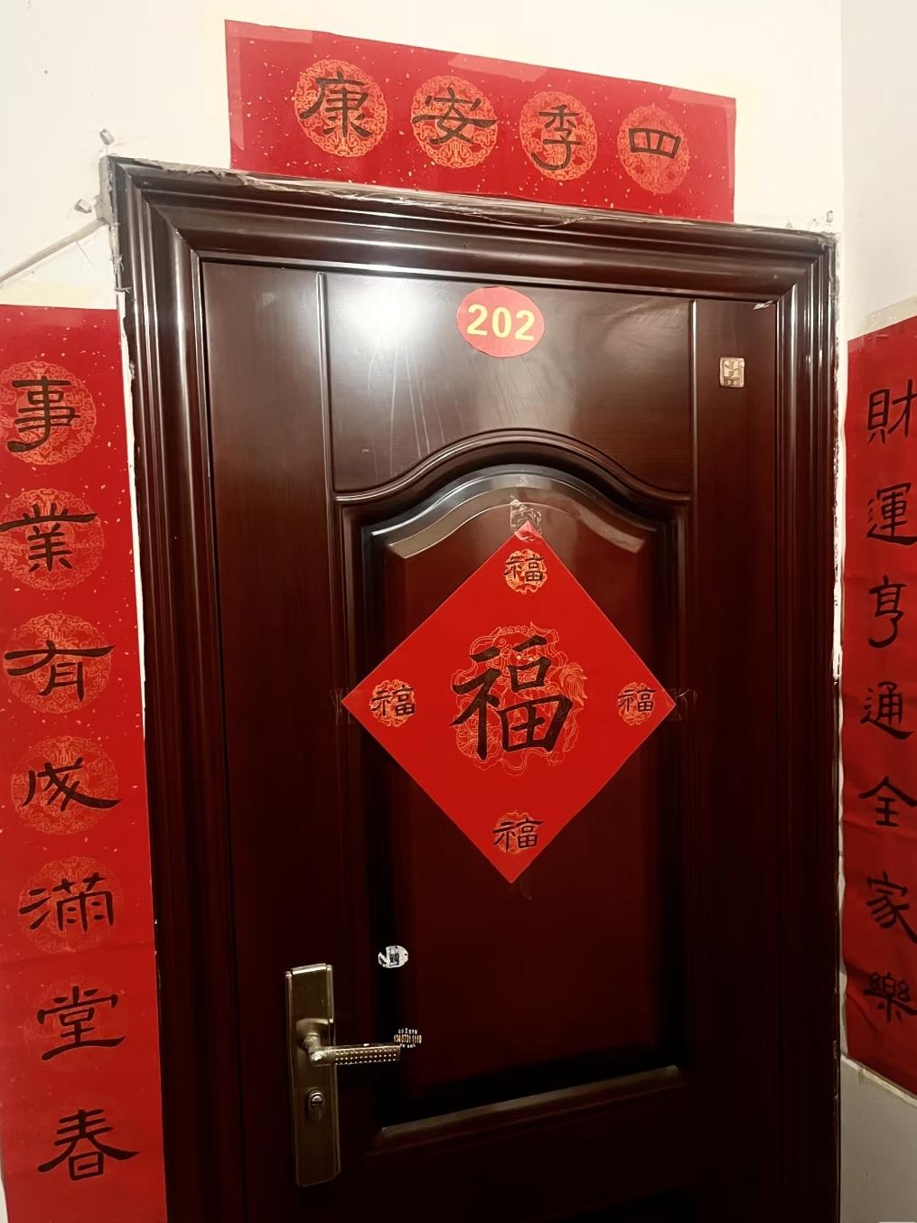 说真的，亲戚关系再好，没了边界感也容易变尴尬！

我带爸妈去上海出差顺便玩，到了