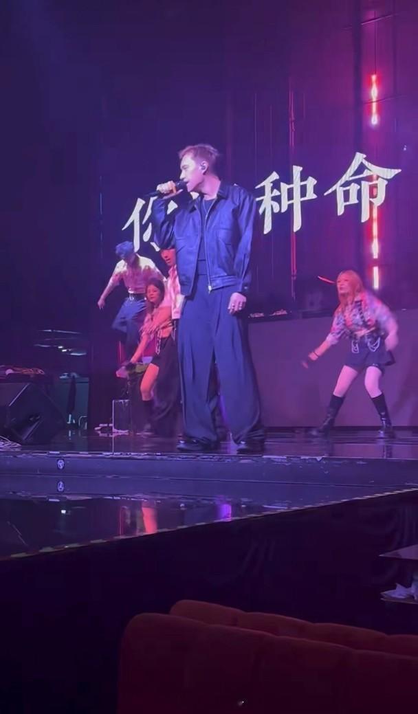 【On.cc】朱敏瀚空降馬來西亞知名夜店獻唱　全場大聲尖叫藝人朱敏瀚前日獲邀現身