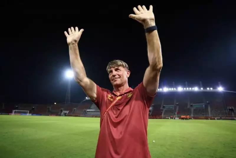 中国Ｕ２０女足虽然进入亚洲杯四强，但是全队体能及门前机会把握能力太差，半决赛可能