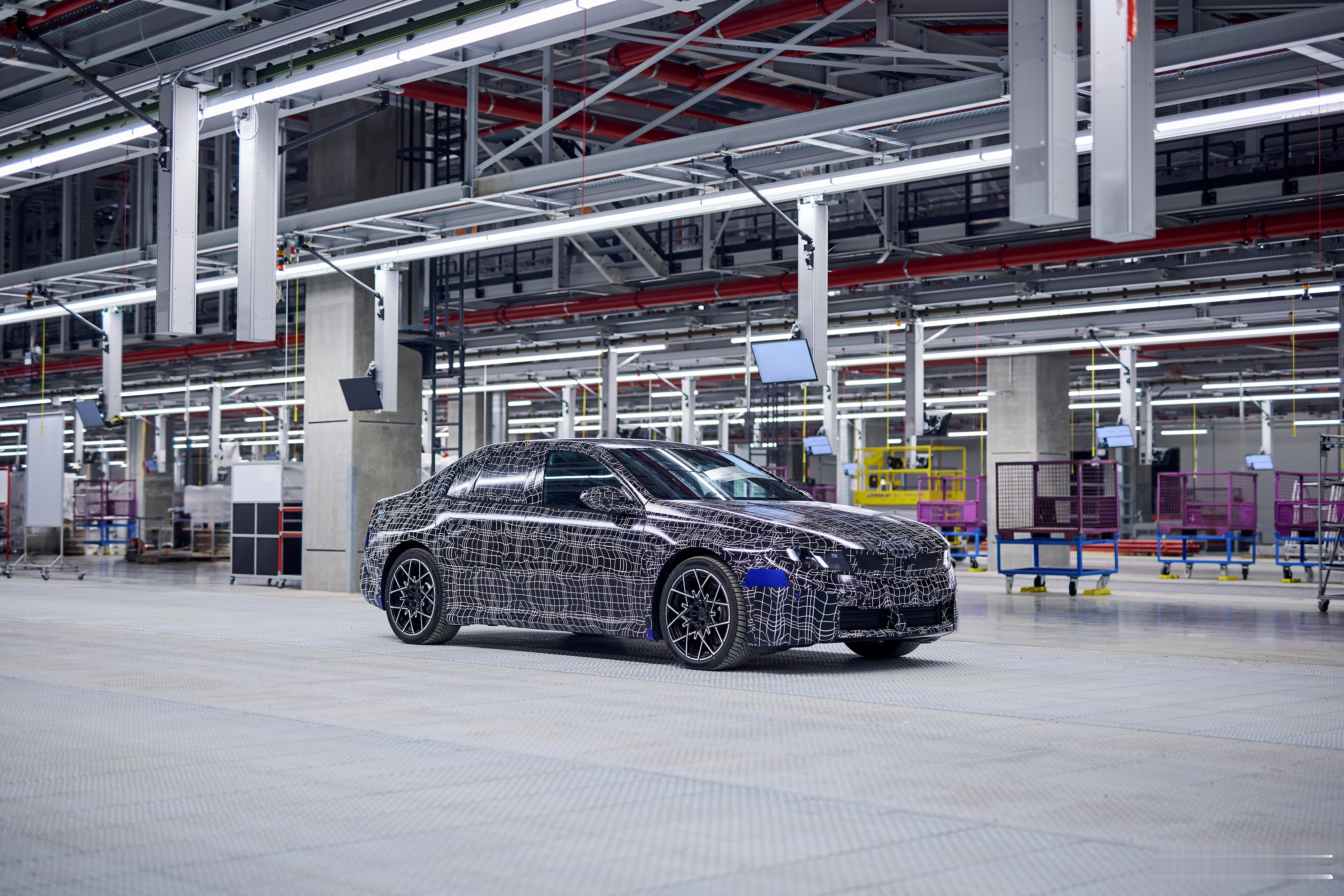 智能驾趣宝马新世代 宝马慕尼黑工厂下线首批新世代 i3 预量产车。2026 年下