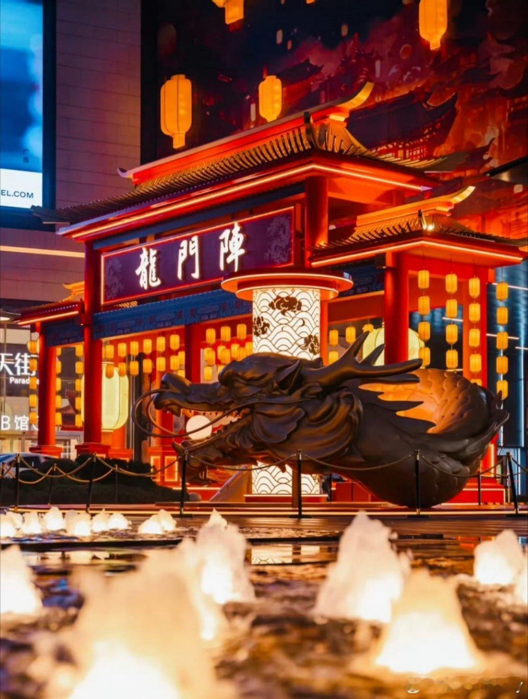 南岸掌管重庆夜景的神  南岸独揽重庆夜幕之美，璀璨灯光，尽在掌中。星光之下，渝夜