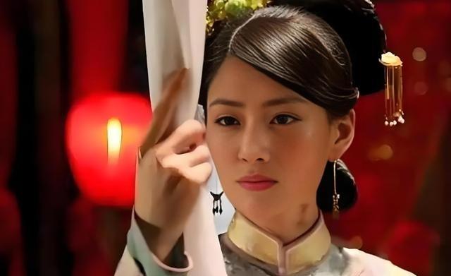 1661年，顺治皇帝刚咽气，才20岁的贞妃就被逼着殉葬，当太监拿着白绫过来时，她