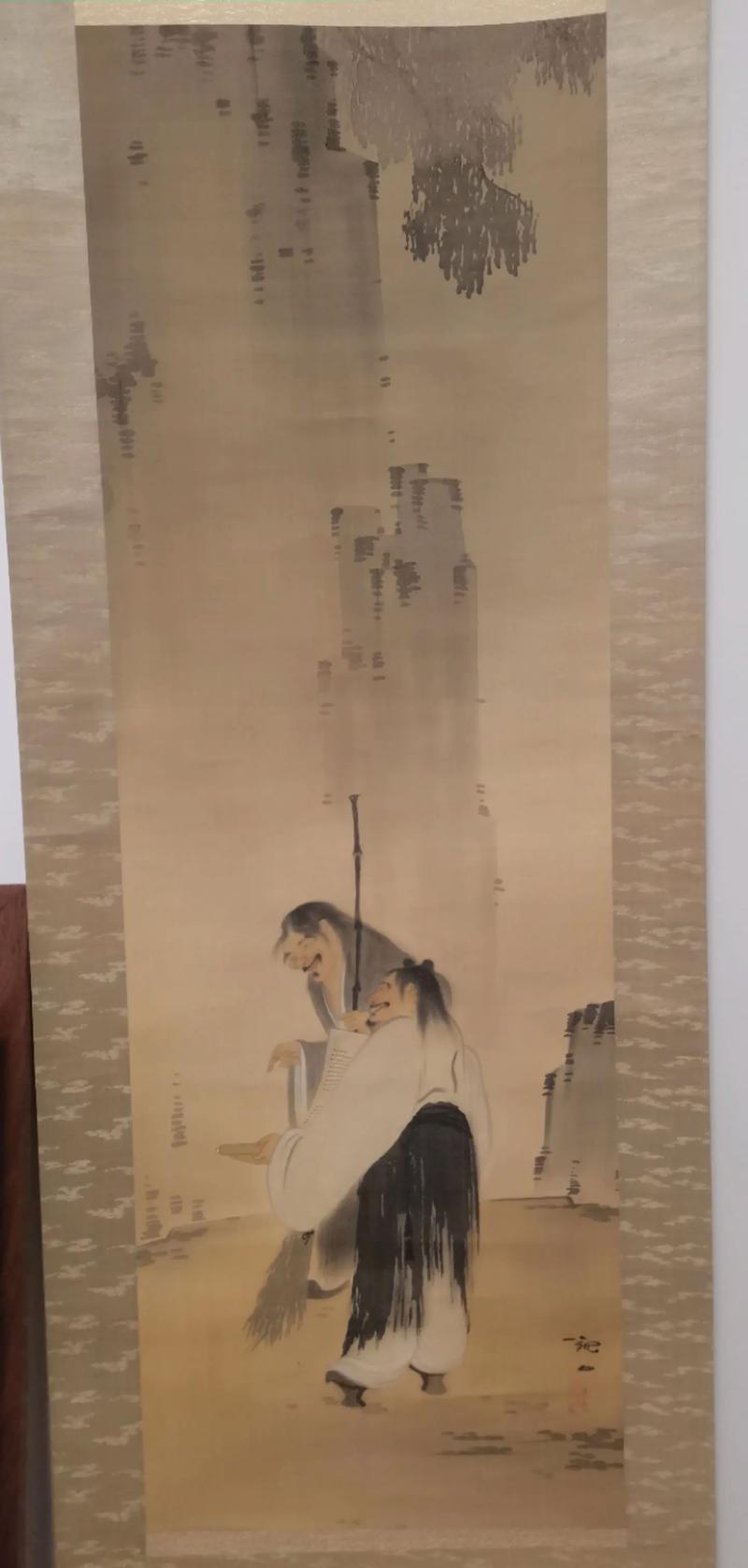 上联：山中偶遇和合现
下联：[比心]

网络图片/诚谢侵删