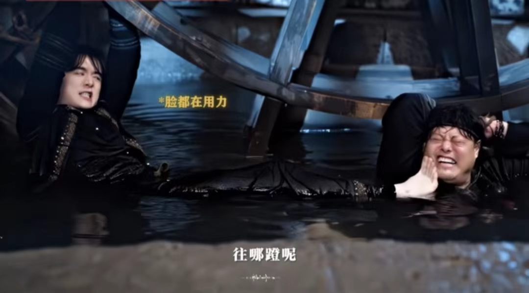 张新成完全脚艺人来的本来压抑的片段，全被海盐清奇的自救方式化解，越看越忍不住发笑