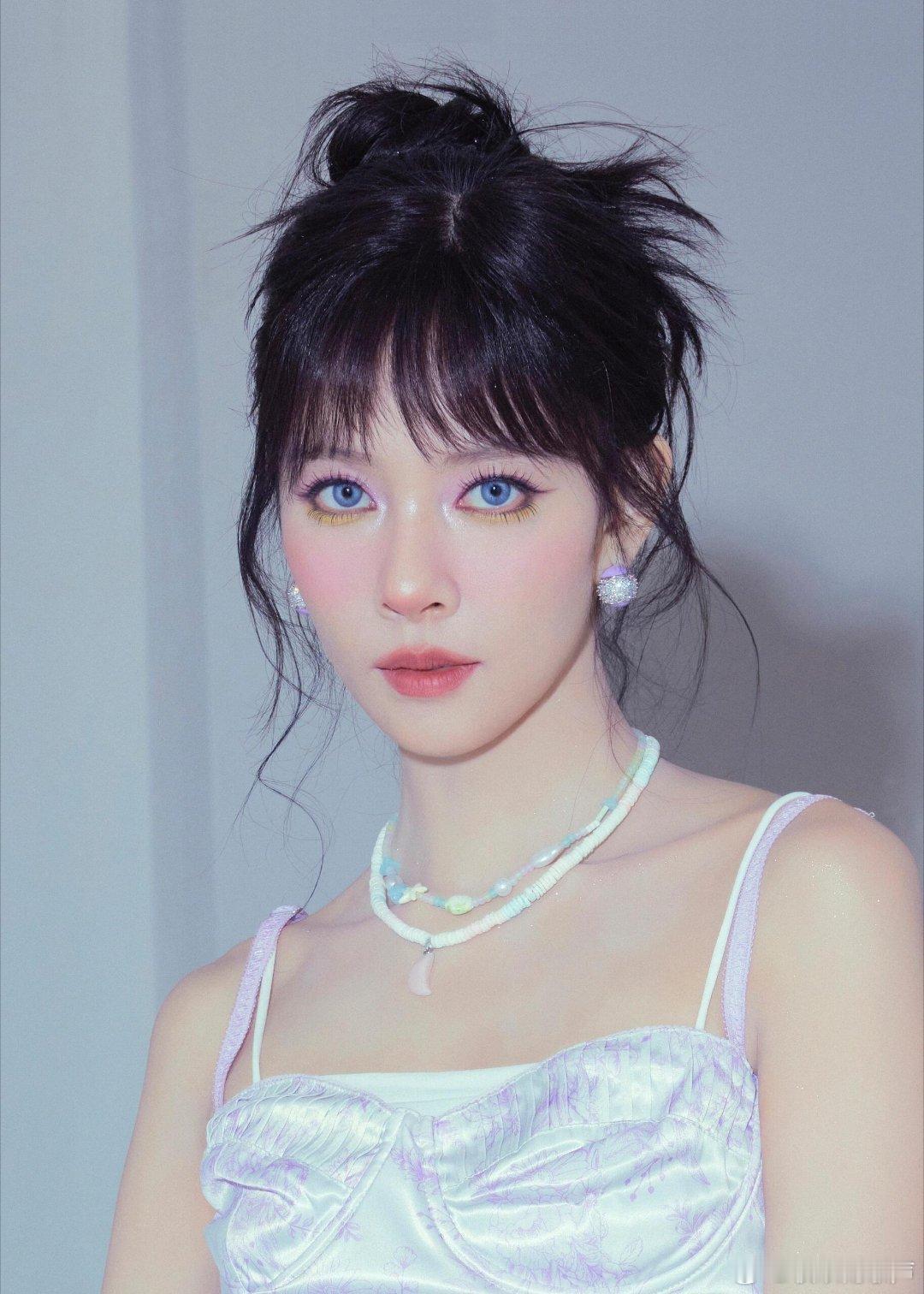 宋妍霏甜妹 这居然是宋妍霏，这个反差爽[污]真的怪让我眼前一亮的，是挺美挺好看啊