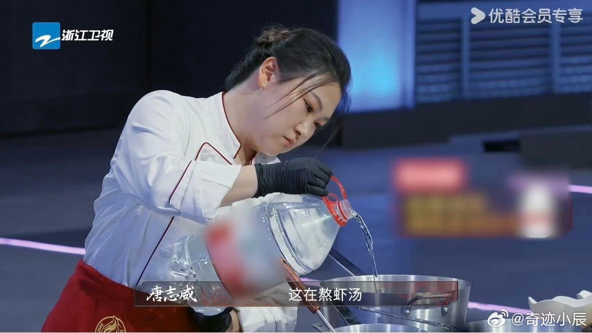 谁家综艺用鸵鸟蛋做溏心蛋啊《炙热游戏：百厨大战》选手脑洞绝！鸵鸟蛋配鲜虾蒸溏心蛋