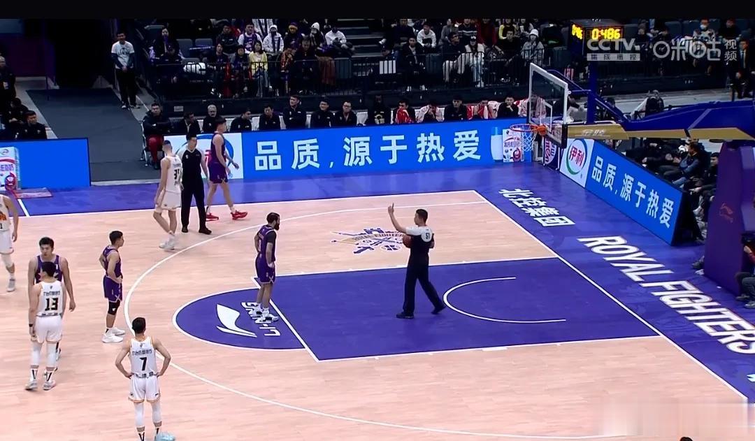 拉科塞维奇这种外援就像鸡肋一样，对吉林队来说，弃之不舍，食之无味！除了主动申请技