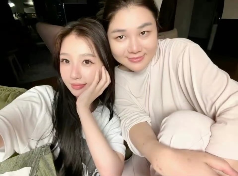杨天真晒与虞书欣自拍照虞书欣一直都很好 