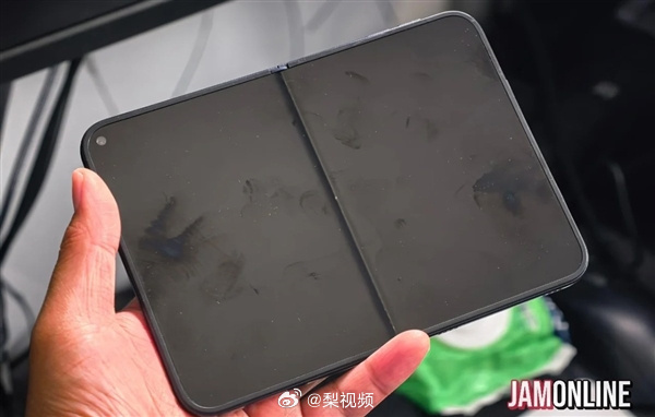 苹果出来的真机折痕是这样的话，狗都不买iPhoneUltra黑色机模iphone