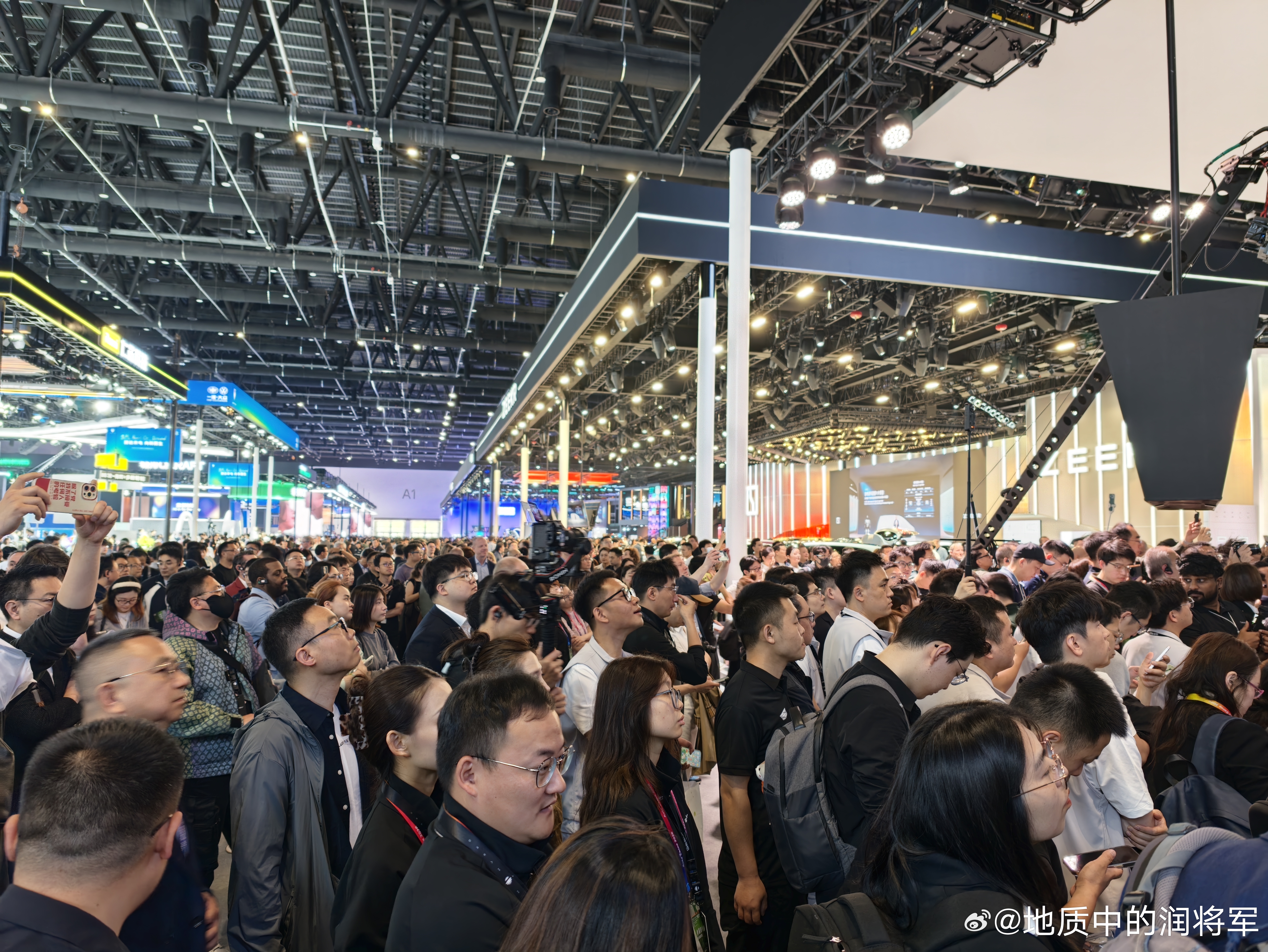 今年北京车展人是真多。。 北京·首都国际会展中心