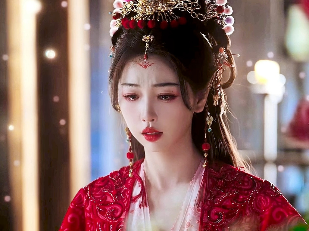 虞书欣*凌妙妙 #永夜星河# 珍藏最美的嫁衣 人生镜头美得梨花带雨🥀 ​​​