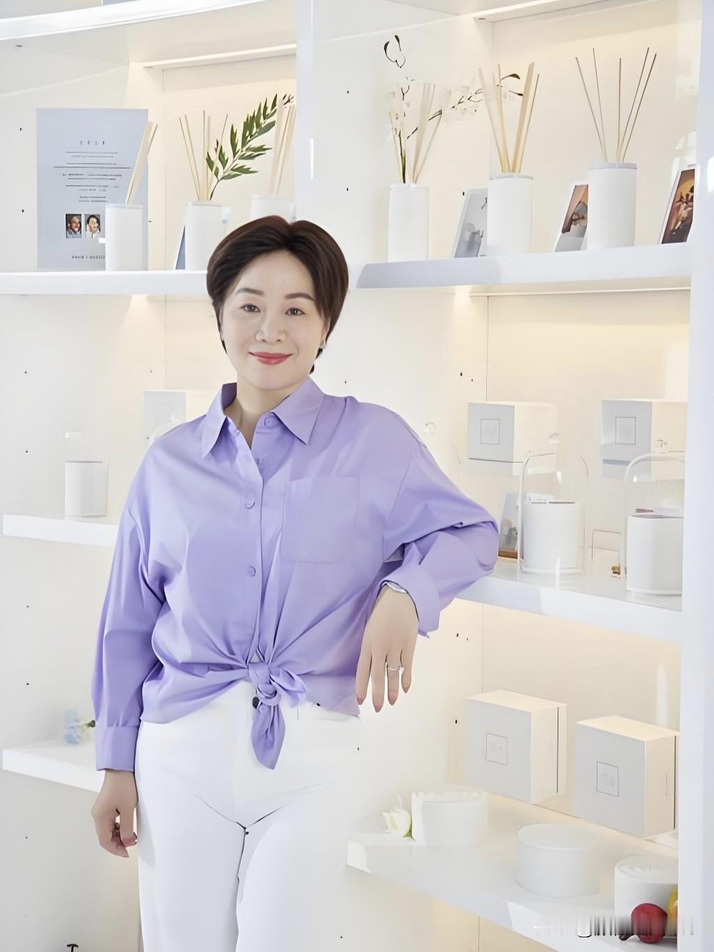 姚力执麦，声里有山河。从容控场，举重若轻——是主持人，更是故事的摆渡人。你吃过最