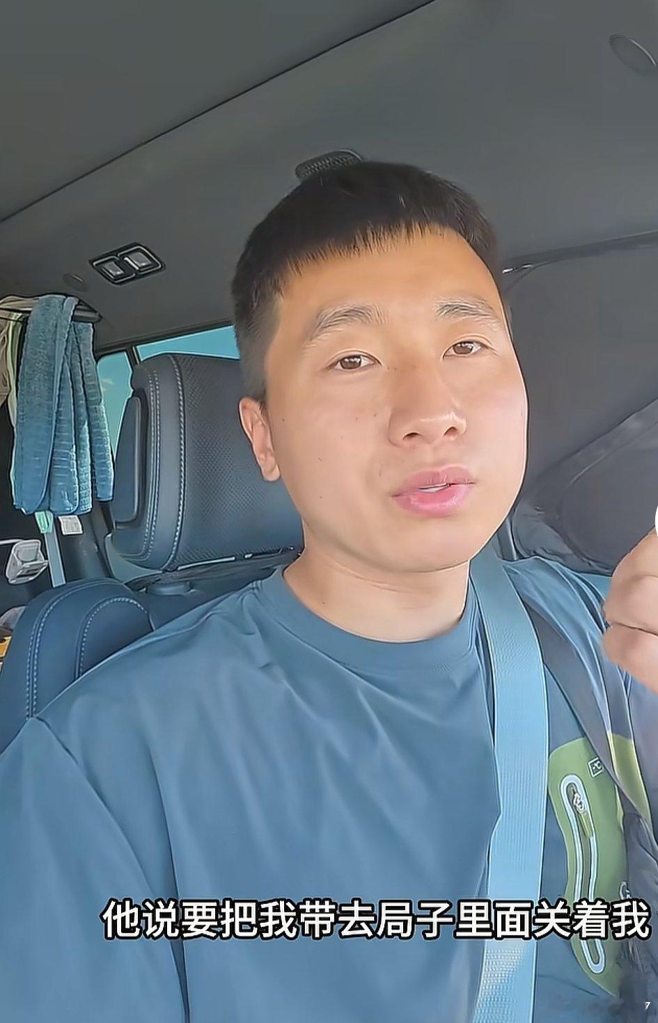 他竟然真的去那个国家玩，然后发视频吐槽他们要收他300美元 
