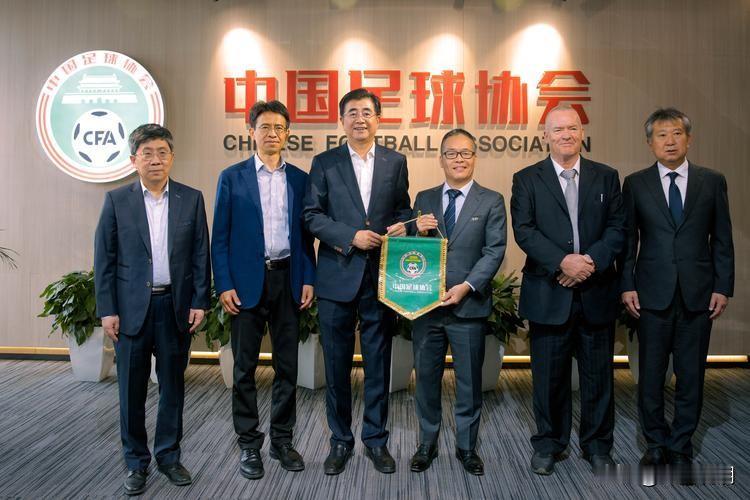 【FIFA高层紧急访华！印度谈崩不转播，中国足球最扎心矛盾藏不住了】
 
这里是