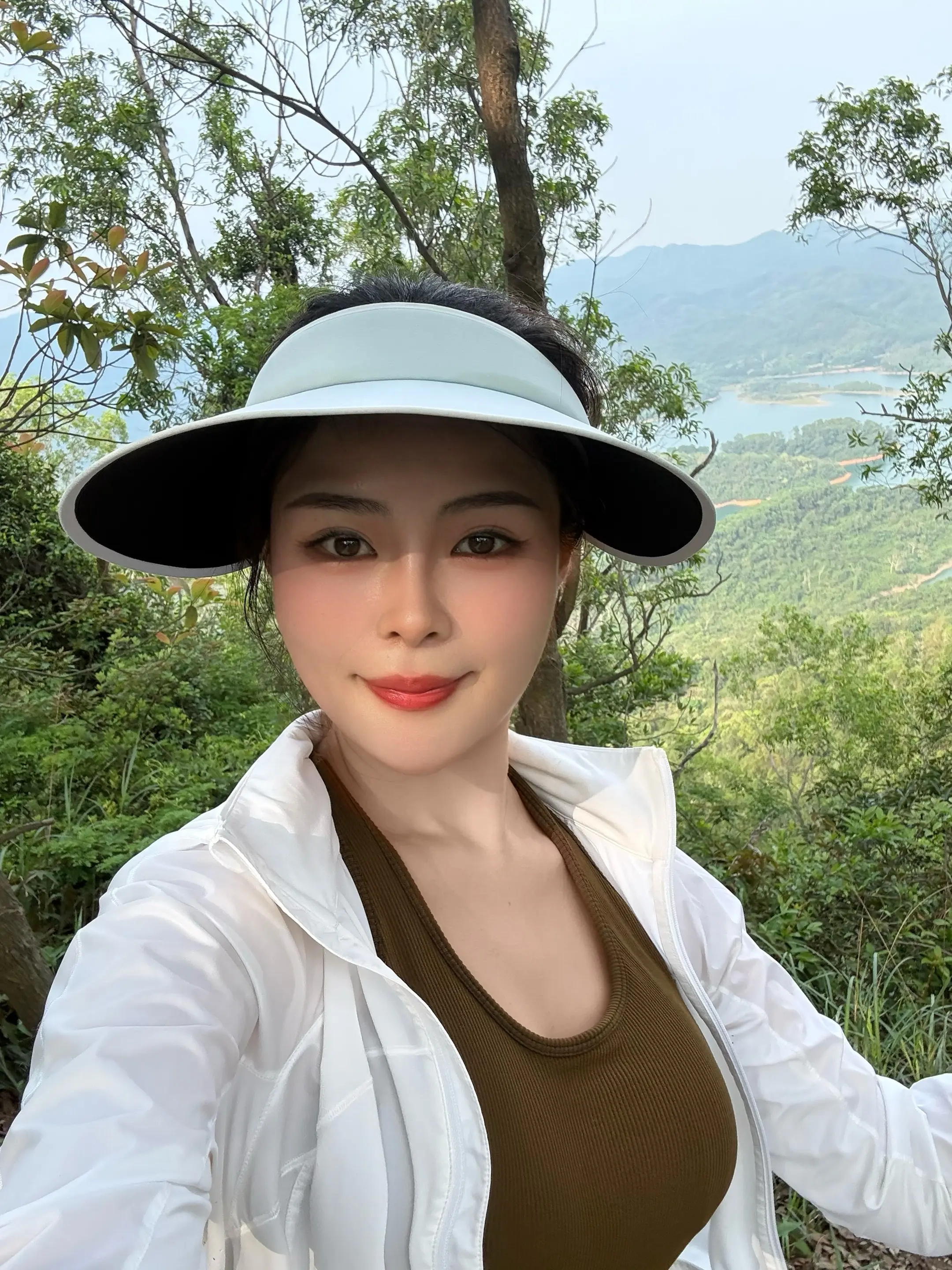 爬山感受自然 山顶风景