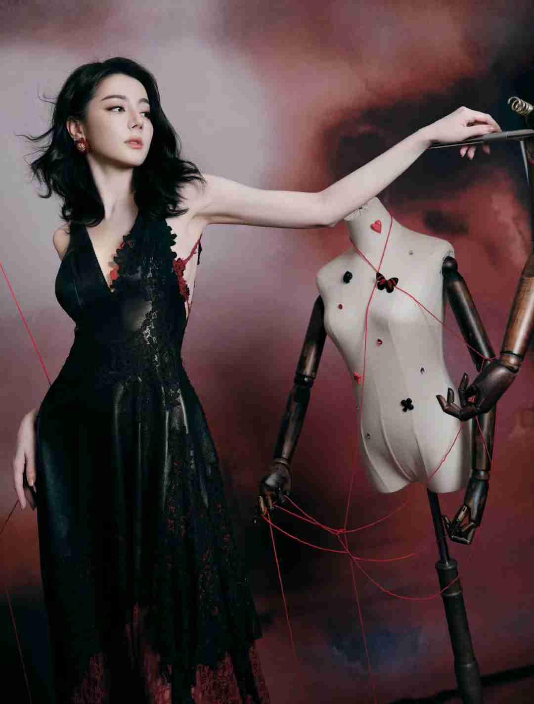 迪丽热巴带定位晒今日生活
我的今日状态：😁轻松愉快
我这里的天气：☀️晴天