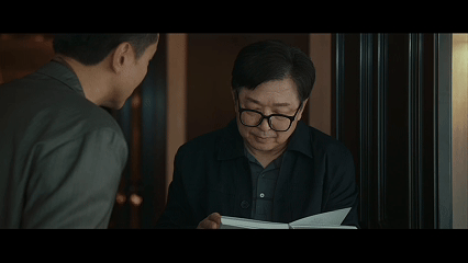 低智商犯罪最讽刺的一段 看着笨贼和贪官的“对决”，我突然觉得他们都好可怜。一个为