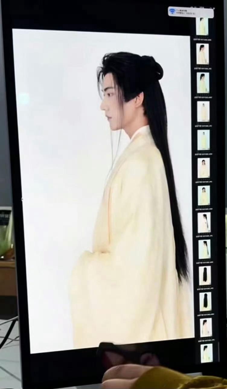 金吾不禁公开周柯宇、赵晴、夏之光 、马秋元、姚弛、王佳怡等人的定妆照。 ​​​