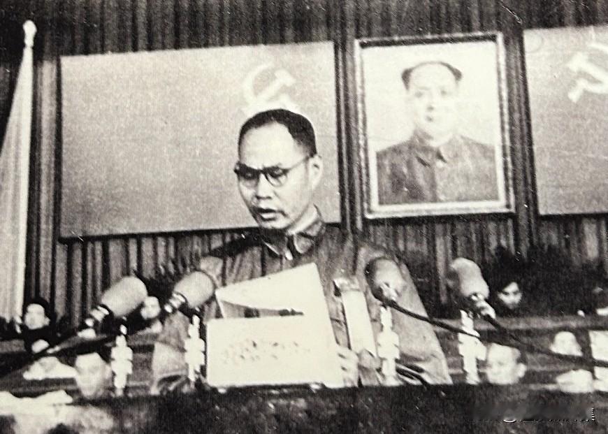 1949年4月11日至18日，中国新民主主义青年团第一次全国代表大会在北平召开。