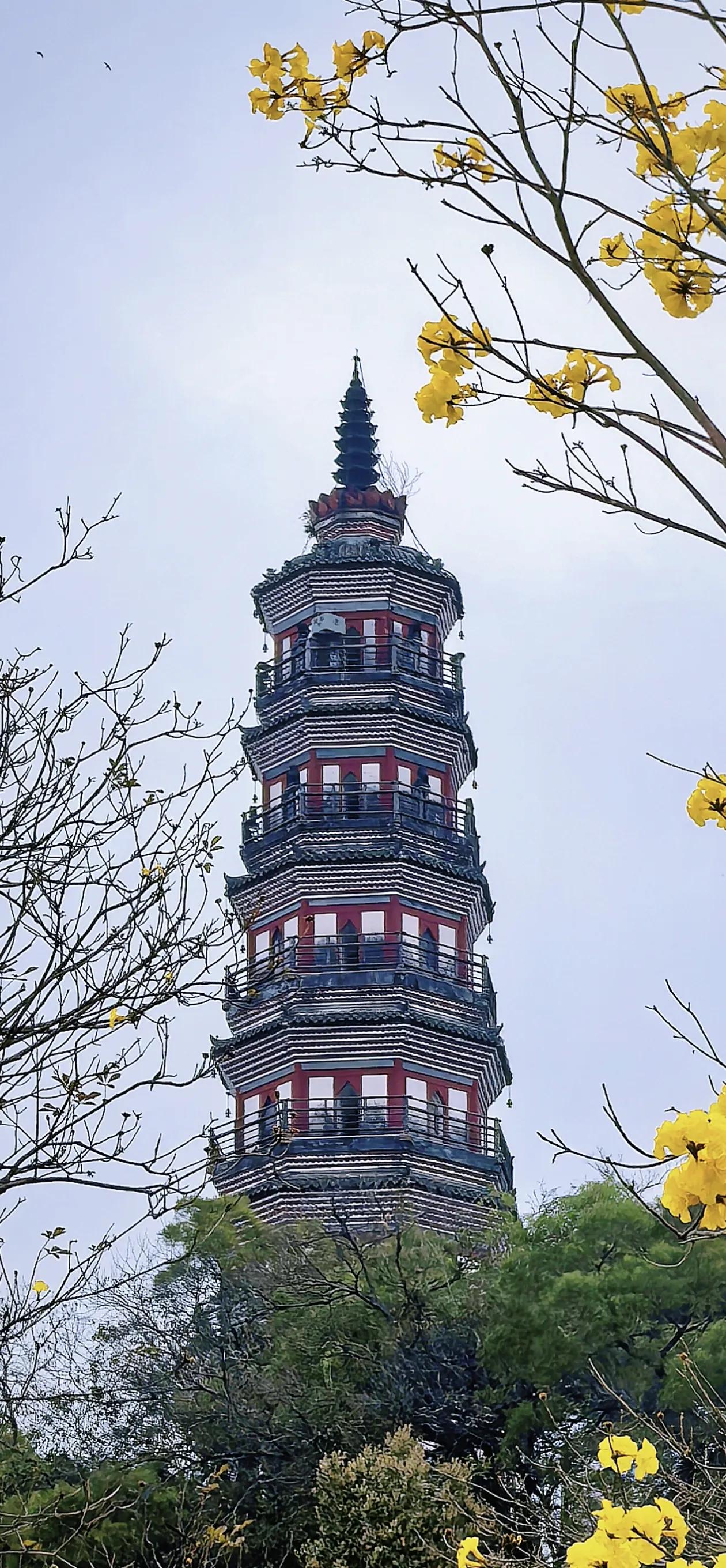 美观的建筑给人艺术享受，满足精神需求。