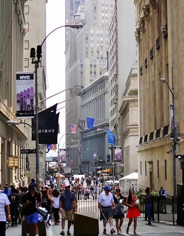 美国三权分立的理论基础是人性是恶的，西方人根本不相信这个世界有大公无私的人，为了