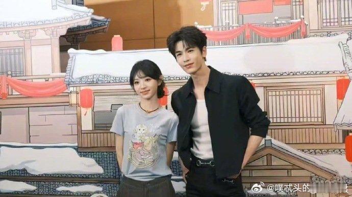 张凌赫逐玉庆功宴后发文张凌赫庆功宴晒照张凌赫逐玉庆功宴发言逐玉圆满收官，祝我们征