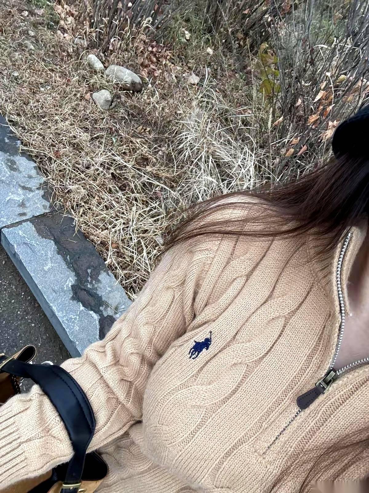 最讽刺的是什么你知道吗？
是我亲手帮他挑的，给他老婆孩子的礼物。
他还笑着问我，