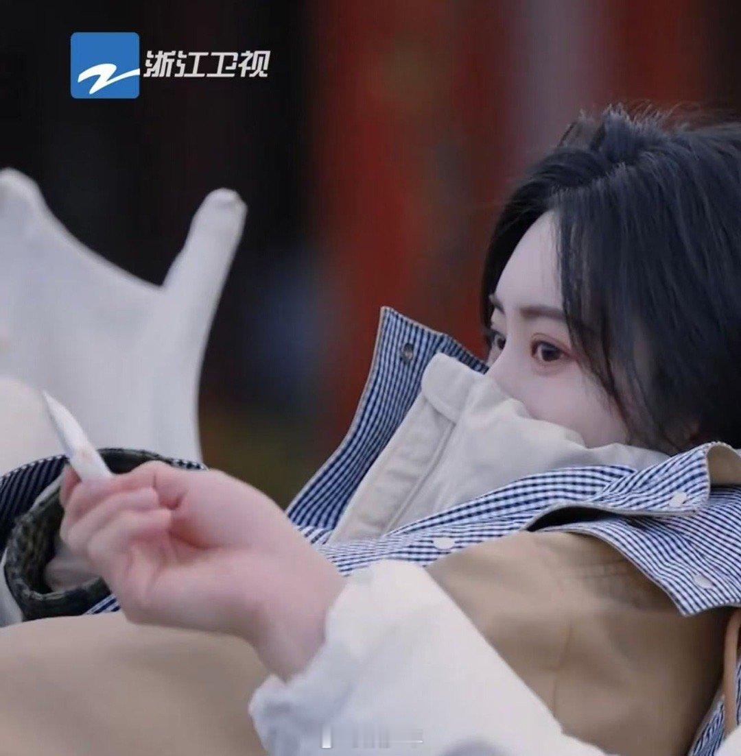 李昀锐给孟子义递暖宝宝  此时此刻期待今晚这一期奔跑吧的心情已经到达了顶点！李昀