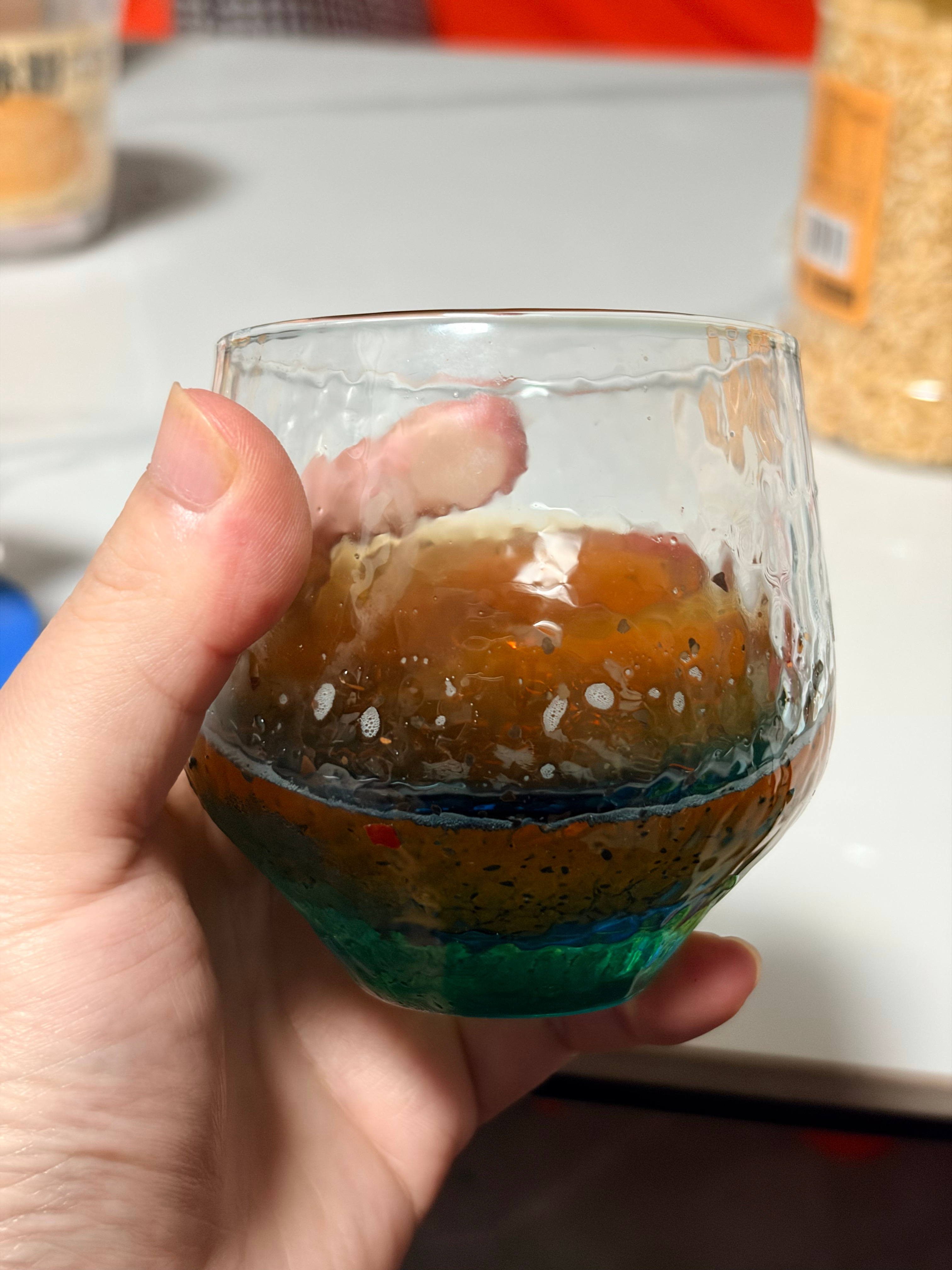 酒不醉人人自醉 