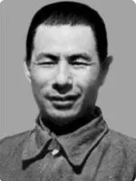 他是新中国首任纺织工业部部长。1949年，建国之初受命执掌纺织工业部，搭建行业管