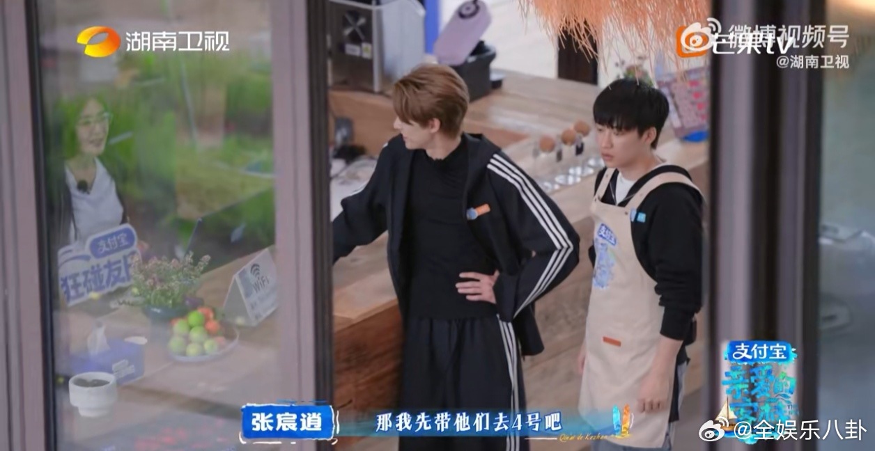 这扑面而来的家族感！棣棣不是一个人在战斗，他的身后是整个客栈！ 亲爱的客栈全员为