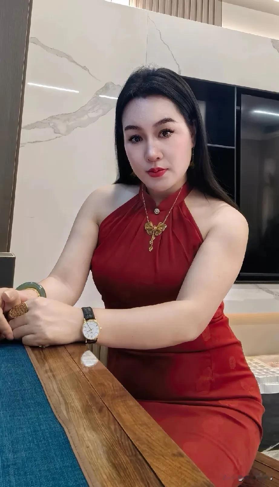 在这个谎言满天飞的世界里
如果有人什么也不图的真心待你
你一定要好好珍惜
因为在