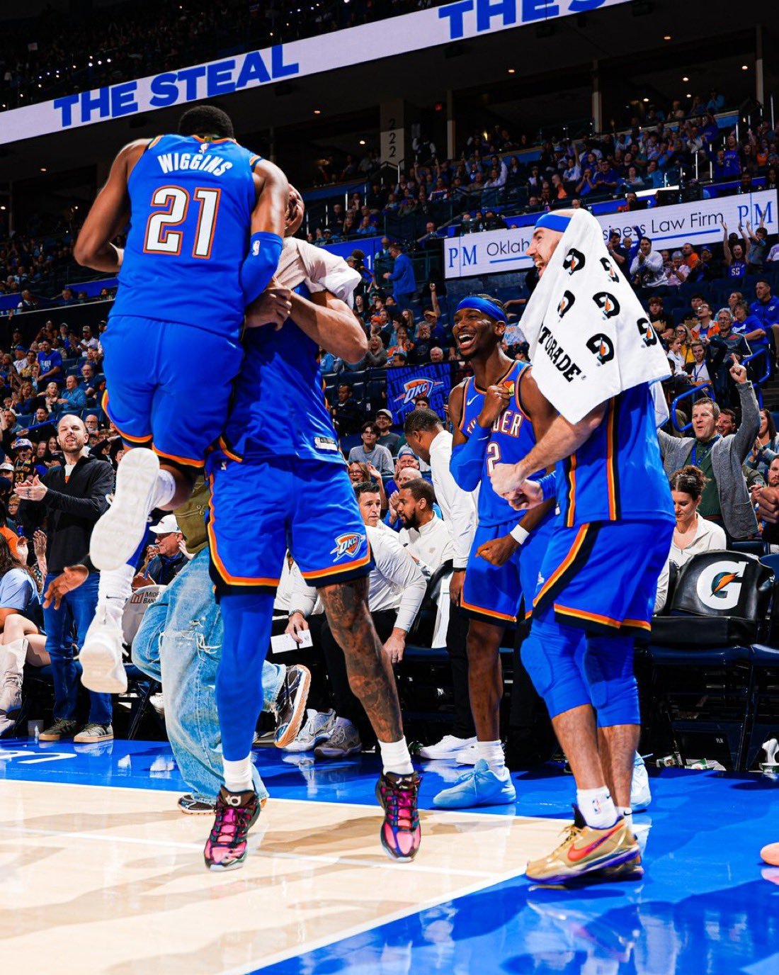 雷霆队史第一次以8胜0负开局，依然无法阻挡，甚至没有杰伦威廉姆斯。明天，背靠背打